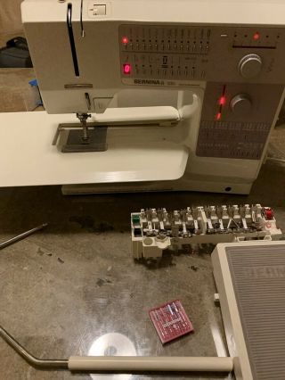 Vintage Bernina 1230 Electronic Sewing Machine with Case Pedal Feet 2