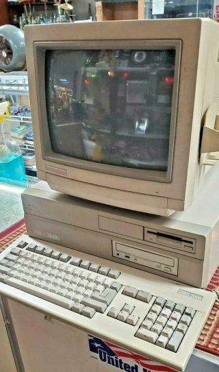 Vintage Commodore Amiga 2000 W/monitor & Keyboard - Tested&working (fc75 - T - G382)