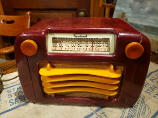 Vintage Sentinel " Wavy Grill " Catalin Radio / Red & Yellow - Model 284 Nr
