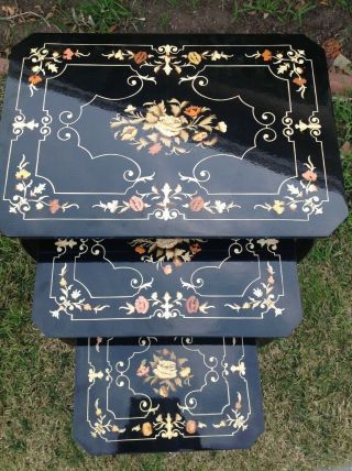 Vintage Set Of 3 Italian Balck Lacquer Inlaid Nesting Table With Musical Box 2