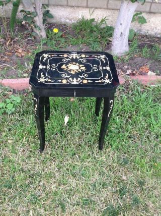 Vintage Set Of 3 Italian Balck Lacquer Inlaid Nesting Table With Musical Box 5