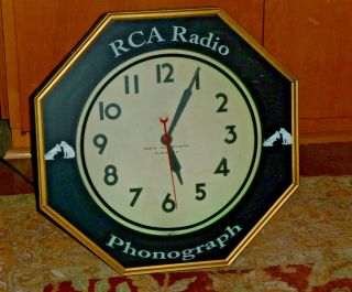 ANTIQUE VINTAGE RCA VICTOR NEON GREEN ADVERTISING WALL OR SHELF CLOCK GREA 3