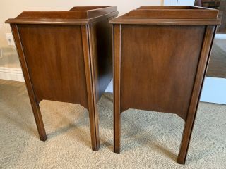 Vintage Pair Mahogany 18th Century Style Drexel Heritage Night Stands 4