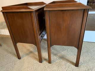 Vintage Pair Mahogany 18th Century Style Drexel Heritage Night Stands 5