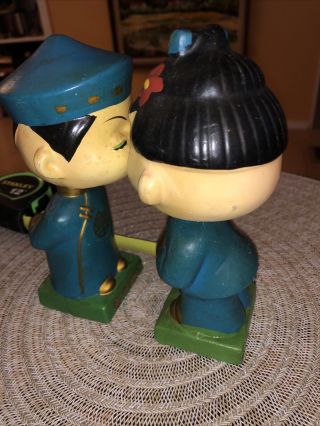 KISS ME Chinese Couple Bobble Head Magnetic Lips Vintage Made in Japan 2