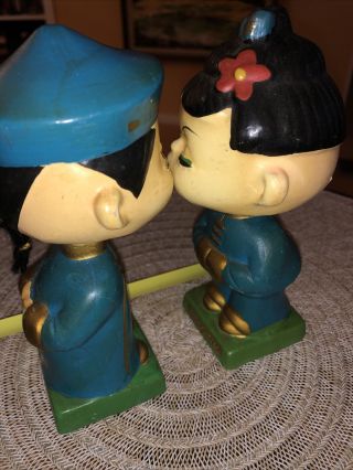 KISS ME Chinese Couple Bobble Head Magnetic Lips Vintage Made in Japan 3