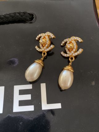 Authentic Vintage Chanel Pearl & Crystal Cc Logo Dangle Earrings 1996