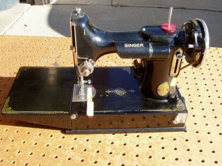 VINTAGE 1933 SINGER FEATHERWEIGHT MODEL 221 - 1 SEWING MACHINE AD550521 NEEDS TLC 5
