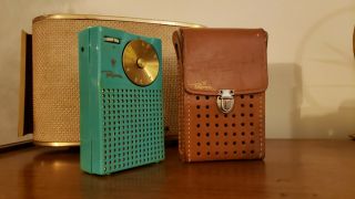 Vintage Regency Tr - 1 Transistor Radio Turquoise
