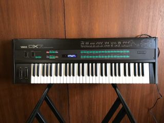 Yamaha Dx7 Vintage Digital Synth With Case Internal Battery & Display