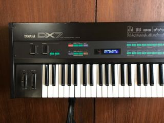 Yamaha DX7 vintage digital synth with case internal battery & display 2