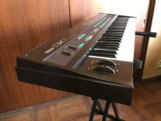 Yamaha DX7 vintage digital synth with case internal battery & display 6