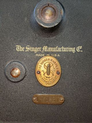 Singer 176 - 23 Vintage Industrial Fur Sewing Machine 4