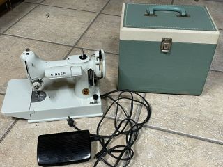 Vintage Singer 221k White Featherweight Sewing Machine 1964 W/case