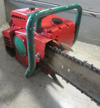 VINTAGE COLLECTIBLE HOMELITE XP - 1020 CHAINSAW WITH 28 