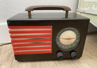 Vintage Emerson Aristocrat Table Radio Red Bakelite? 1940s