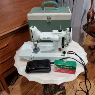 Vintage 1964 White Green 221 Singer Featherweight Sewing Machine With Case