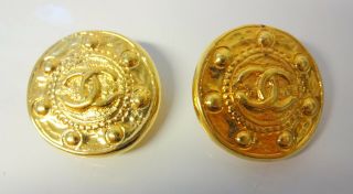 Vtg Authentic Couture Chanel Cc Logo Gold Plated Geraldick Coin Clip On Earrings