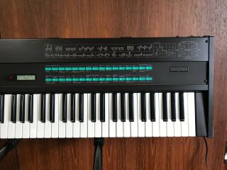 Yamaha DX7 vintage digital synth with case internal battery & 3
