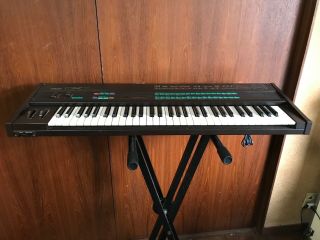 Yamaha DX7 vintage digital synth with case internal battery & 4