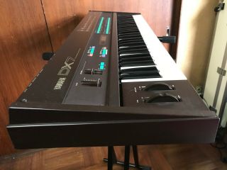 Yamaha DX7 vintage digital synth with case internal battery & 5