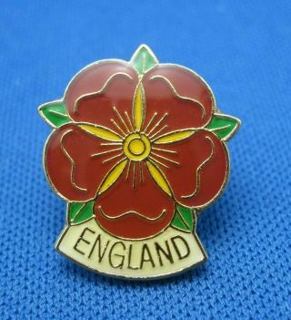 England Tudor Rose Tourist Travel Souvenir Enamel Lapel Or Hat Pin