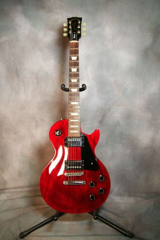 Gibson Les Paul Studio.  2002.  Wine Red With Vintage Case.