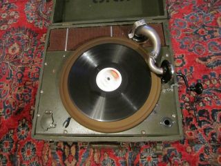 Vintage Wwii U.  S.  Army Wind Up 78 Rpm Record Player Military