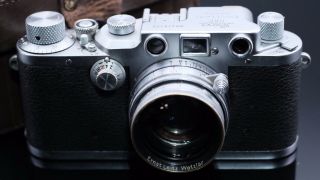 Vintage 1946’sLeica DRP Leitz Wetzlar IIIc camera.  W/5cm f2 Summitar.  No.  418170 2