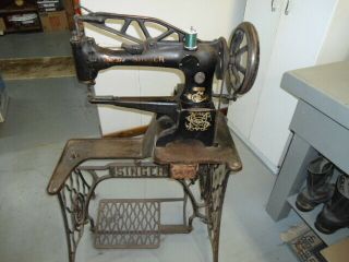 Singer 29 - 4 Vintage/antique Industrial Cobbler/leather Treadle Sewing Machine