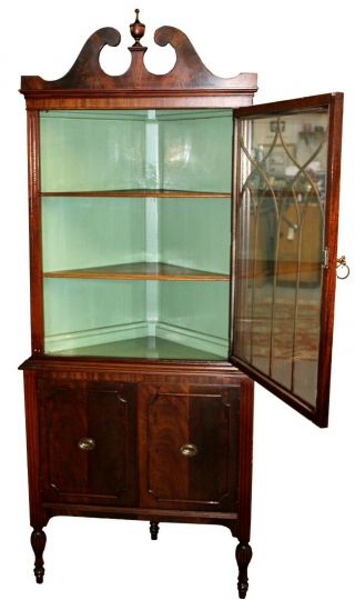 Vintage Rockford Furniture Co.  Mahogany Chippendale Corner Cabinet 5