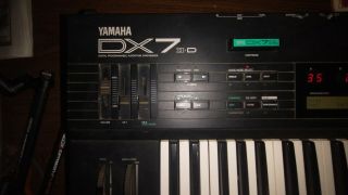 Yamaha DX - 7 II FD Keyboard Analog Synthesizer classic Vintage old school 5