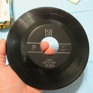 Vintage 45 Rpm Record Vee Jay 64 - 3915 Ep The Beatles Misery/taste Of Honey