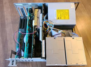 Vintage Commodore Amiga 2000 2000HD Computer - powers up,  does not boot 2