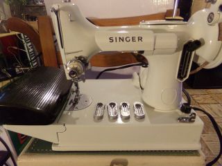 Vintage White Singer Featherweight Sewing Machine 221k With Case.