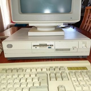 IBM PS/2 Model 30 286 Vintage Desktop PC w/ CRT Monitor & keyboard 2