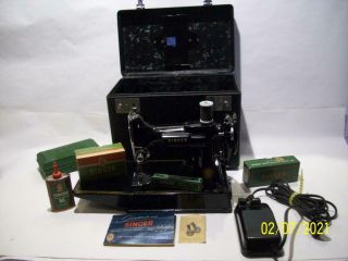 Vtg Singer Featherweight Model 221 Sewing Machine /extra