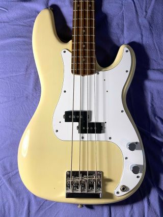 Partscaster Precision Bass,  Vintage White,  Maple Neck,  Hand - Wound Pickups