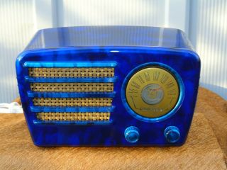 Vintage Midget Crosley Bakelite Tube Radio With Swirled Colors