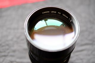 Canon Fd 135mm F/2.  0 Vintage Prime Lens W/ Built - In Hood,  Caps [usa]