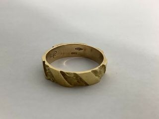 Vintage 18 Carat Yellow Gold Band Ring Size P 5 Grams Bark Effect 1970s