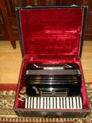 Vintage Crucianelli Pancordion Accordion Made In Italy - 120 Bass - 41 Keys,  Case