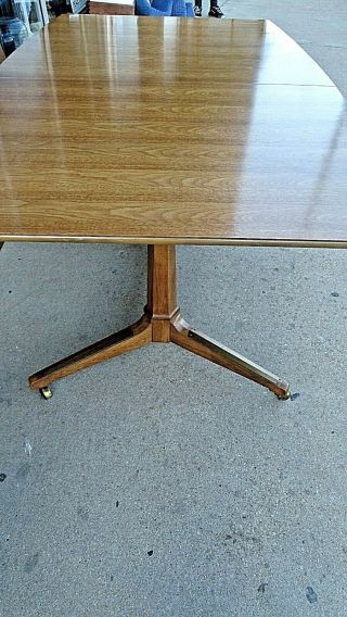 Thomasville vintage Mid Century Modern Dining room table w / 2 leaves & pads 4