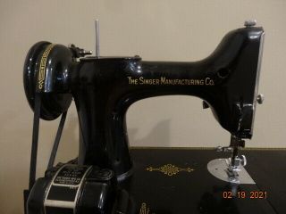 Vintage Singer Featherweight Portable Electric Sewing Machine 221. 6