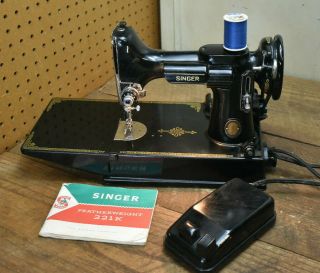 Vintage Singer 221k Featherweight Sewing Machine