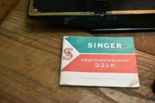 Vintage Singer 221K Featherweight Sewing Machine 2