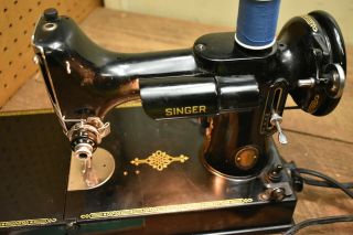 Vintage Singer 221K Featherweight Sewing Machine 3