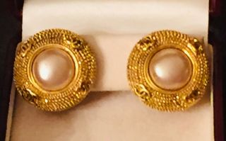Authentic Chanel Gold Mabe Pearl Earrings Clip - On Coco Vintage Cc Logo