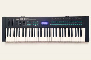 Yamaha Dx - 21 Vintage Fm Synthesizer.  Made In Japan - 1984 And Sounds Great