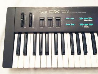 YAMAHA DX - 21 Vintage FM Synthesizer.  Made in JAPAN - 1984 and Sounds Great 2
